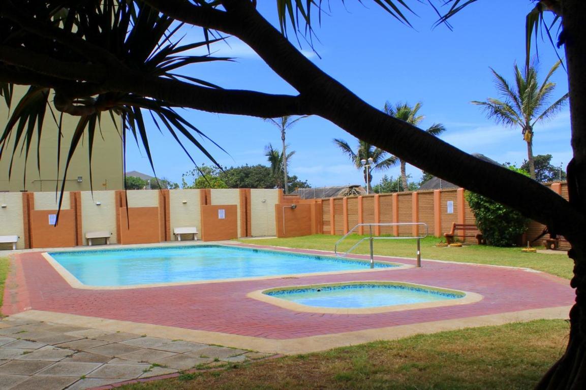 Sea Wave Holidays - Stella Maris Amanzimtoti Buitenkant foto